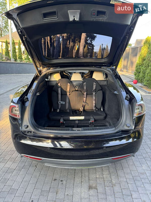 Лифтбек Tesla Model S 2015 в Луцке