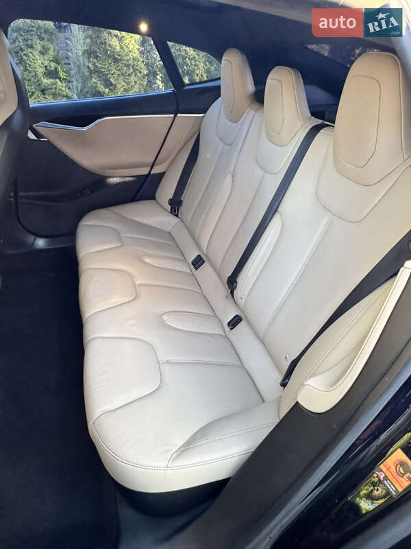 Лифтбек Tesla Model S 2015 в Луцке