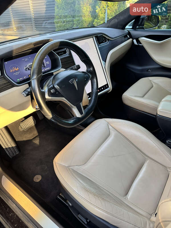 Лифтбек Tesla Model S 2015 в Луцке