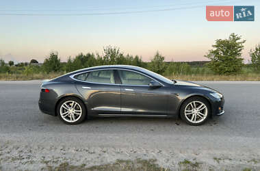 Лифтбек Tesla Model S 2015 в 