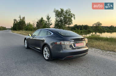 Лифтбек Tesla Model S 2015 в 