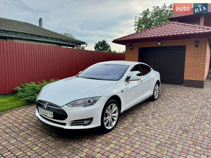 Tesla Model S 2014