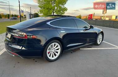 Лифтбек Tesla Model S 2013 в 