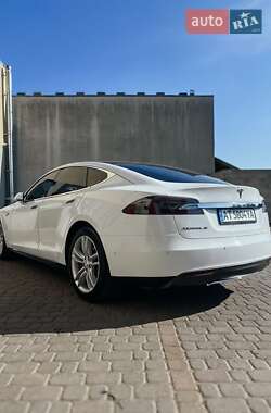 Лифтбек Tesla Model S 2015 в 