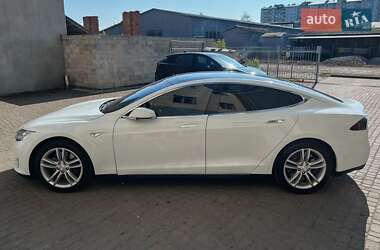 Лифтбек Tesla Model S 2015 в 