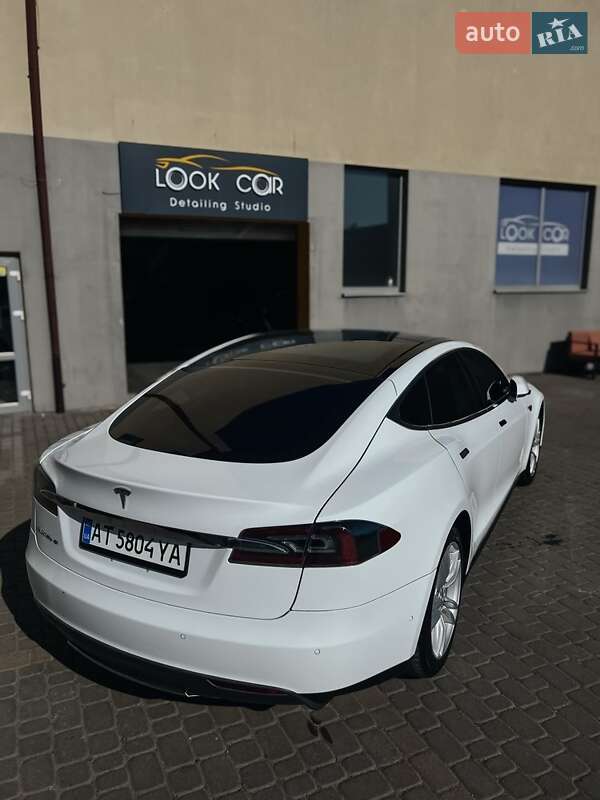 Ліфтбек Tesla Model S 2015 в Івано-Франківську