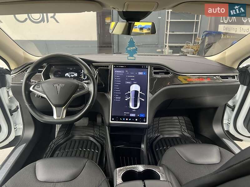 Ліфтбек Tesla Model S 2015 в Івано-Франківську