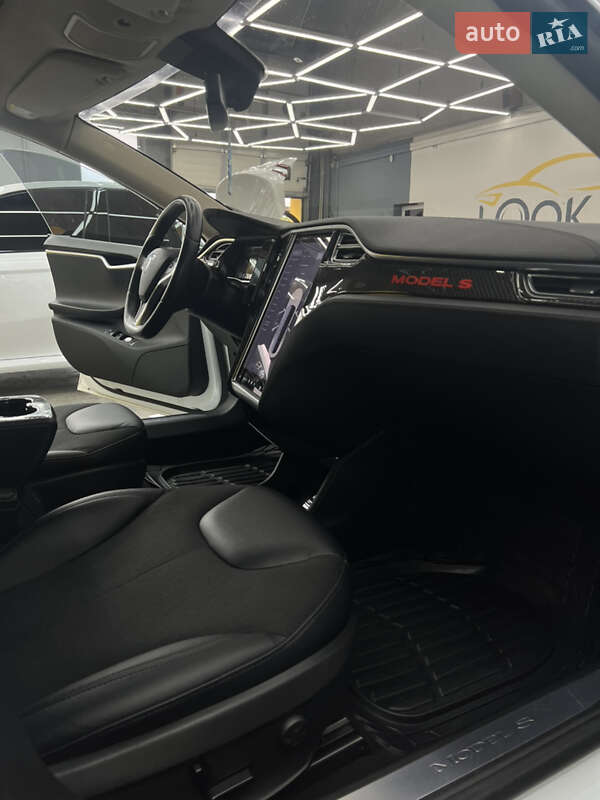 Ліфтбек Tesla Model S 2015 в Івано-Франківську