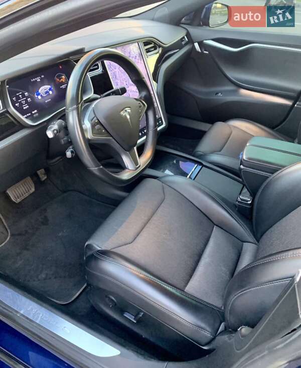 Лифтбек Tesla Model S 2017 в Львове