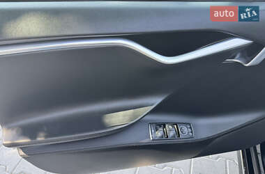 Лифтбек Tesla Model S 2014 в 