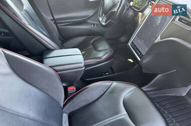 Лифтбек Tesla Model S 2014 в 