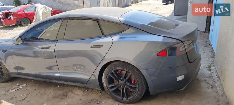 Лифтбек Tesla Model S 2014 в Киеве