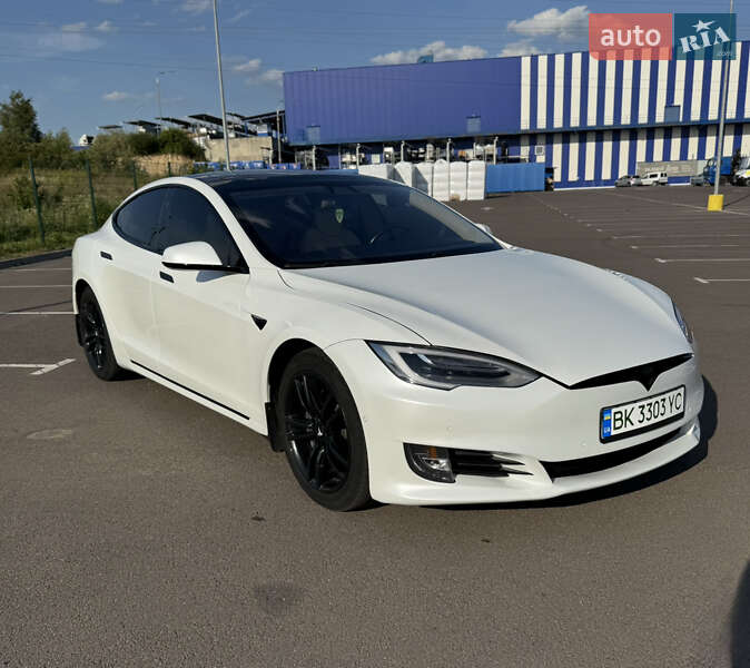 Ліфтбек Tesla Model S 2017 в Рівному