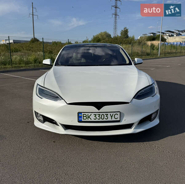 Ліфтбек Tesla Model S 2017 в Рівному