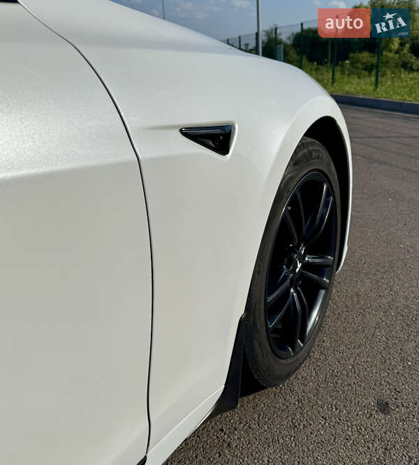 Ліфтбек Tesla Model S 2017 в Рівному