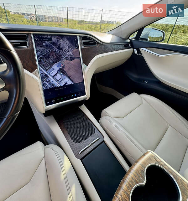 Ліфтбек Tesla Model S 2017 в Рівному