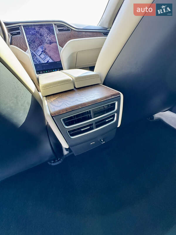 Ліфтбек Tesla Model S 2017 в Рівному