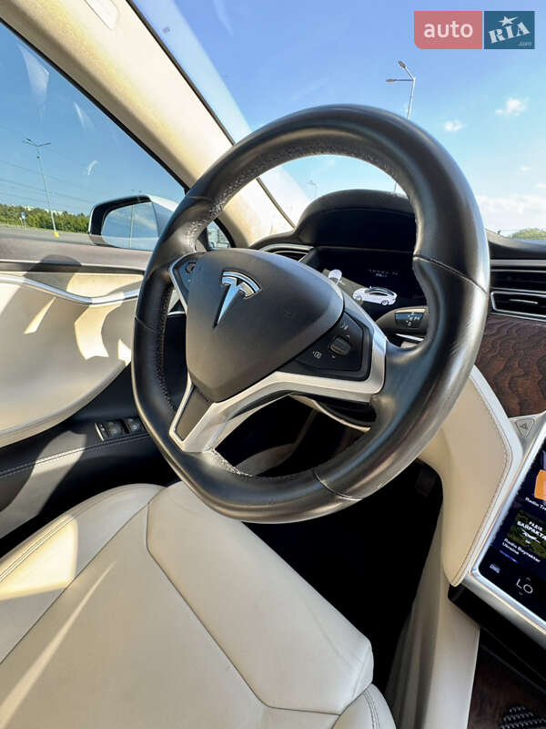 Ліфтбек Tesla Model S 2017 в Рівному