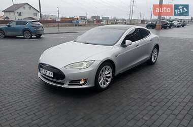 Лифтбек Tesla Model S 2016 в Киеве
