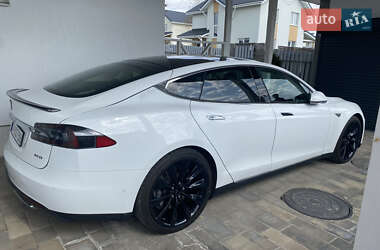 Лифтбек Tesla Model S 2015 в Киеве