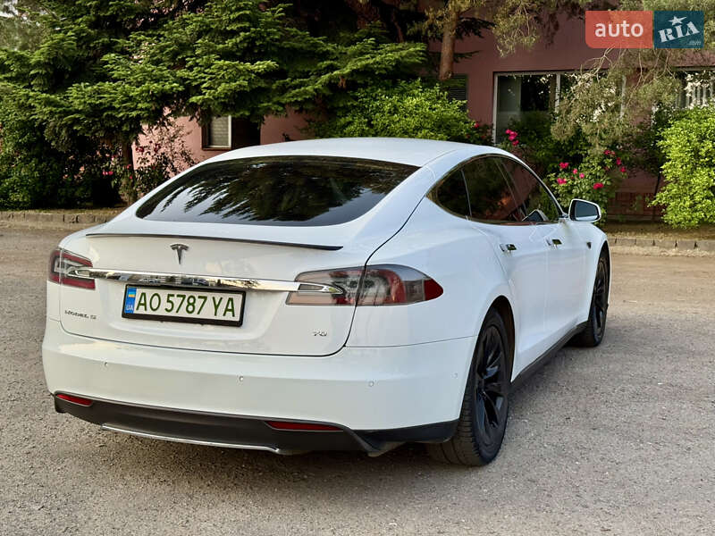 Ліфтбек Tesla Model S 2015 в Мукачевому