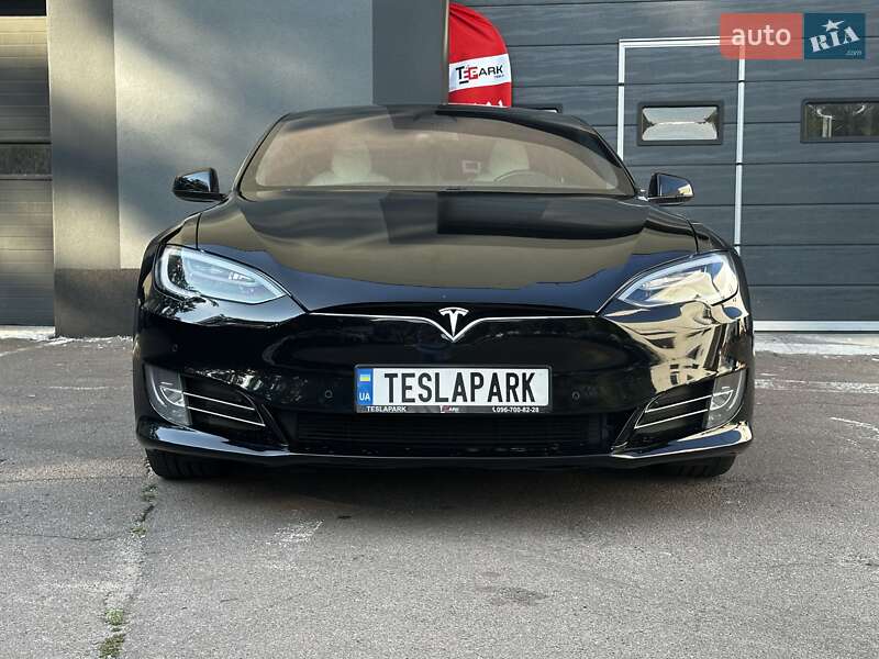 Лифтбек Tesla Model S 2020 в Киеве