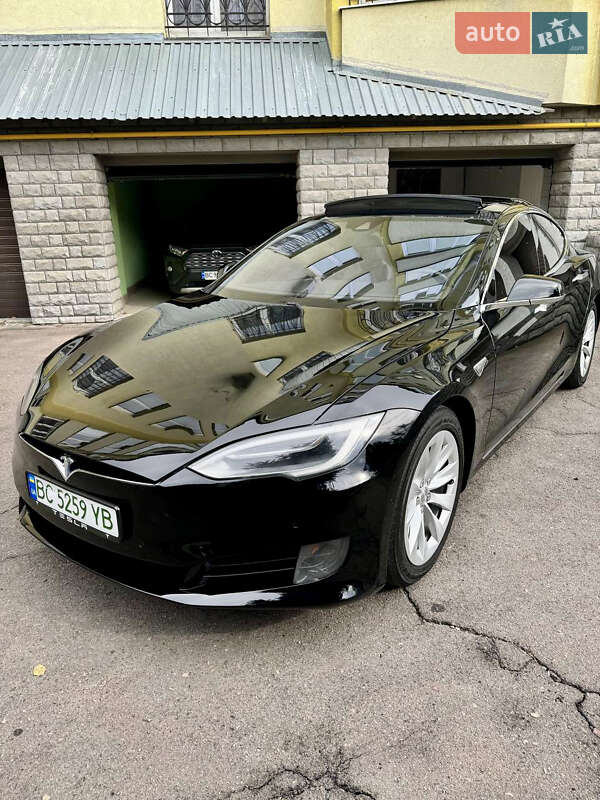 Ліфтбек Tesla Model S 2016 в Львові