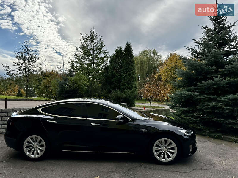 Ліфтбек Tesla Model S 2016 в Львові