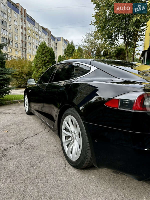 Ліфтбек Tesla Model S 2016 в Львові