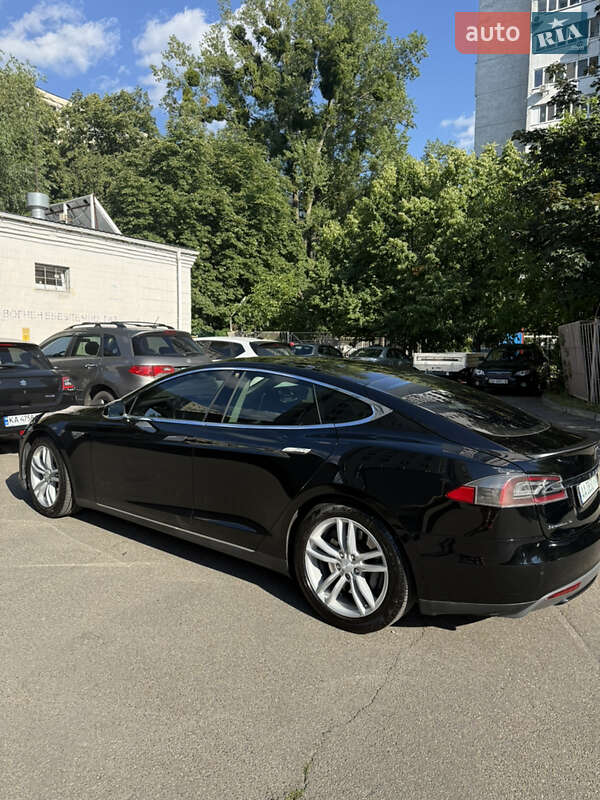 Ліфтбек Tesla Model S 2013 в Києві