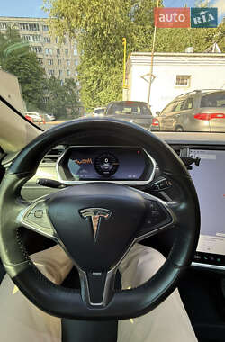 Лифтбек Tesla Model S 2013 в 
