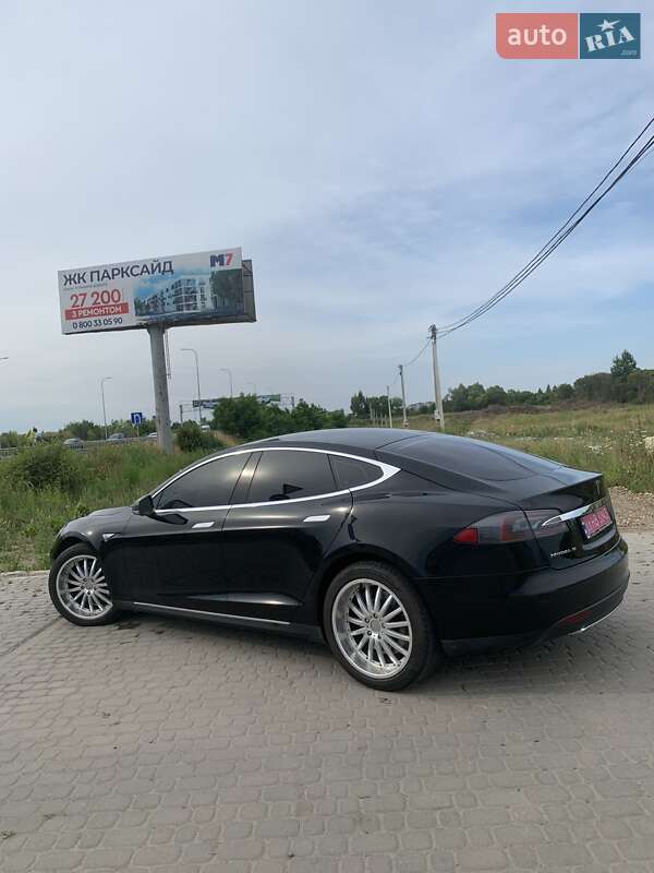 Ліфтбек Tesla Model S 2013 в Львові