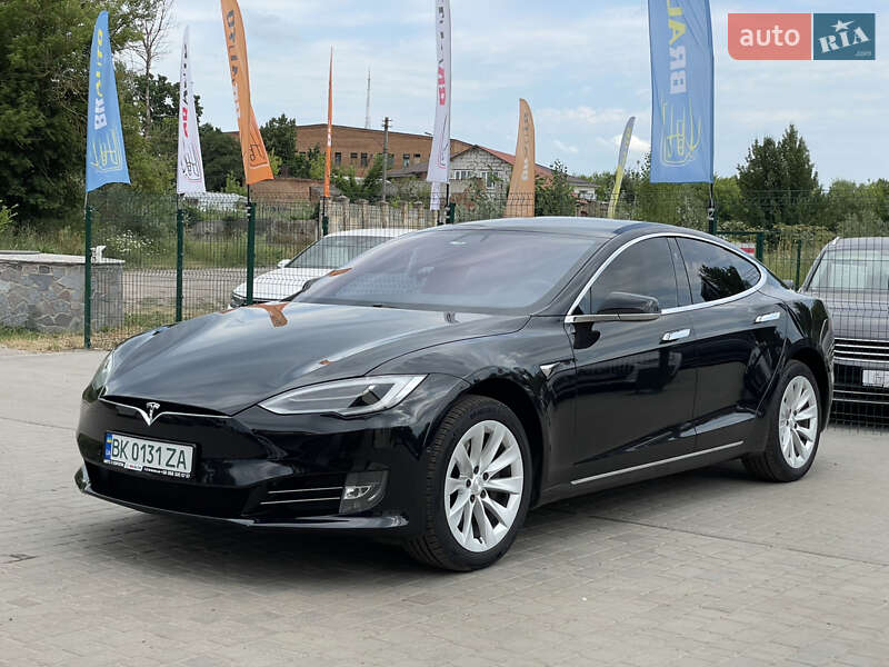Лифтбек Tesla Model S 2018 в 
