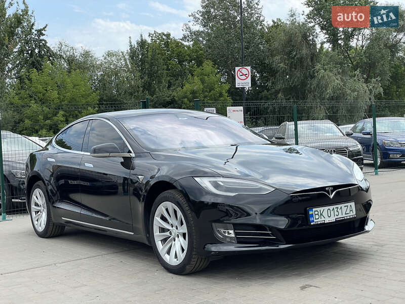 Лифтбек Tesla Model S 2018 в Бердичеве