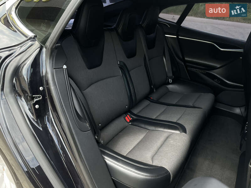 Лифтбек Tesla Model S 2018 в Бердичеве