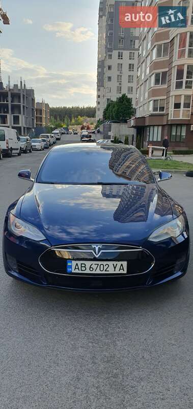 Ліфтбек Tesla Model S 2015 в Ірпені