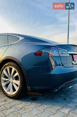 Лифтбек Tesla Model S 2015 в 