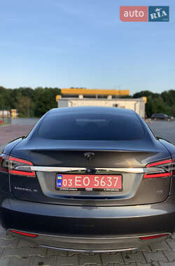 Лифтбек Tesla Model S 2015 в 