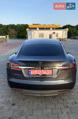 Лифтбек Tesla Model S 2015 в 