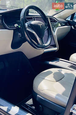 Лифтбек Tesla Model S 2015 в 