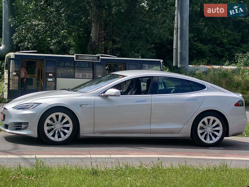 Лифтбек Tesla Model S 2016 в Луцке