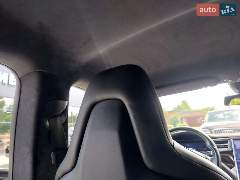 Лифтбек Tesla Model S 2016 в Луцке