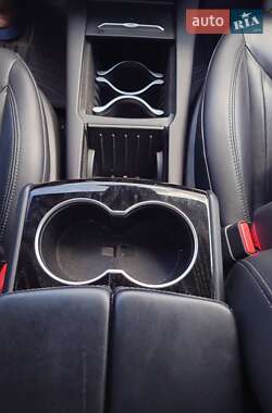 Лифтбек Tesla Model S 2016 в 