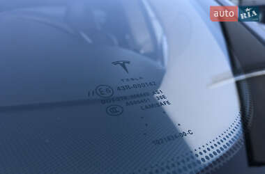 Лифтбек Tesla Model S 2013 в 