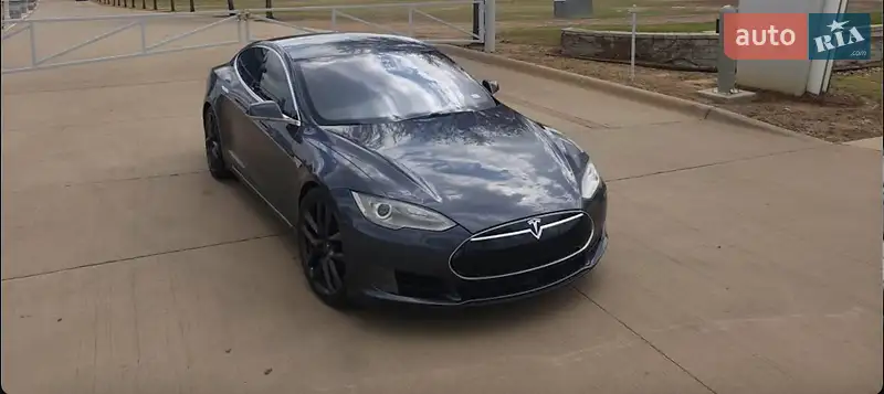 Tesla Model S 2015