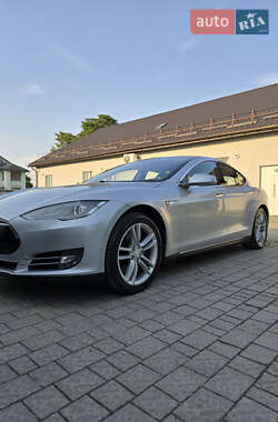 Лифтбек Tesla Model S 2013 в 