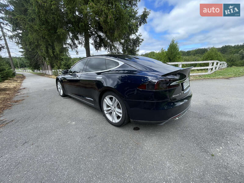 Лифтбек Tesla Model S 2013 в Любаре
