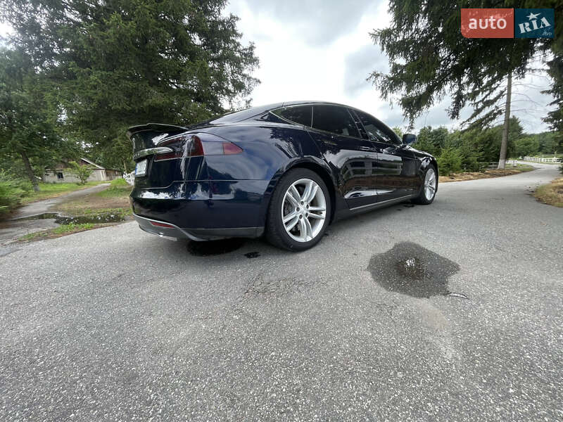 Лифтбек Tesla Model S 2013 в Любаре
