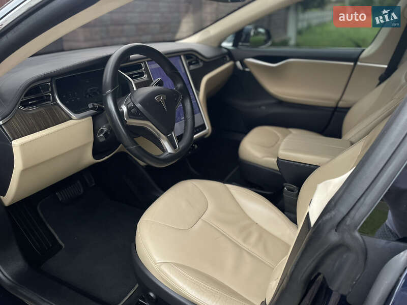 Лифтбек Tesla Model S 2013 в Любаре