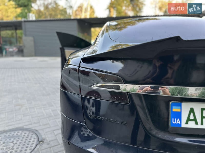Ліфтбек Tesla Model S 2014 в Запоріжжі